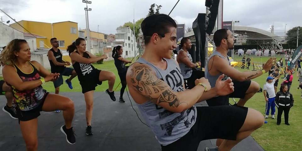 Quer über den Globus für die Liebe und LES MILLS