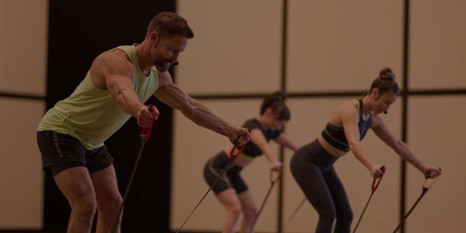 KÖNNTE LES MILLS DIE LÖSUNG GEGEN RÜCKENSCHMERZEN SEIN?